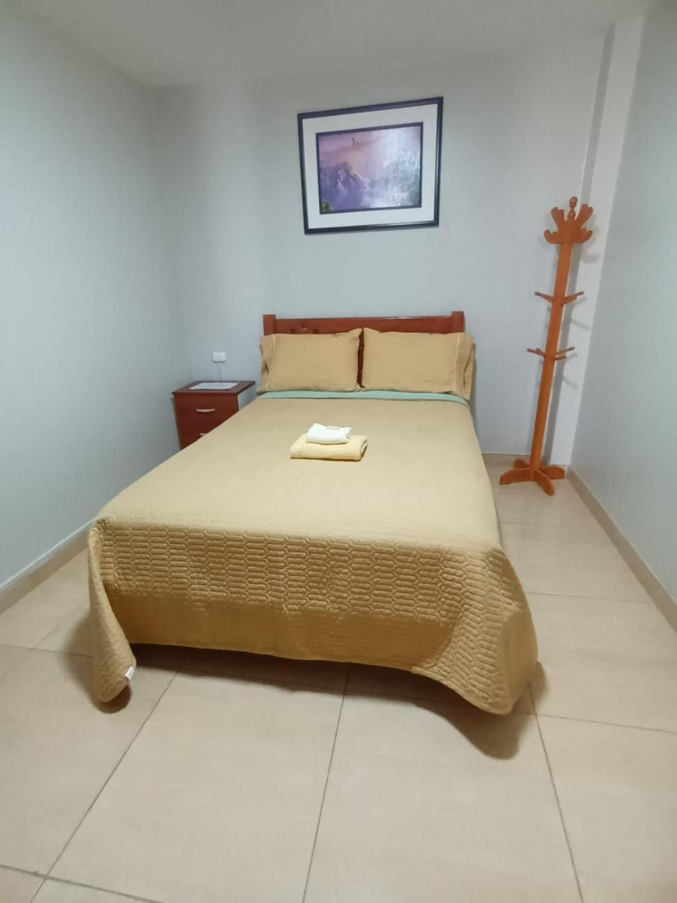 Close To Airport - Free One Time Pickup - A Y J Familia Lima Luaran gambar