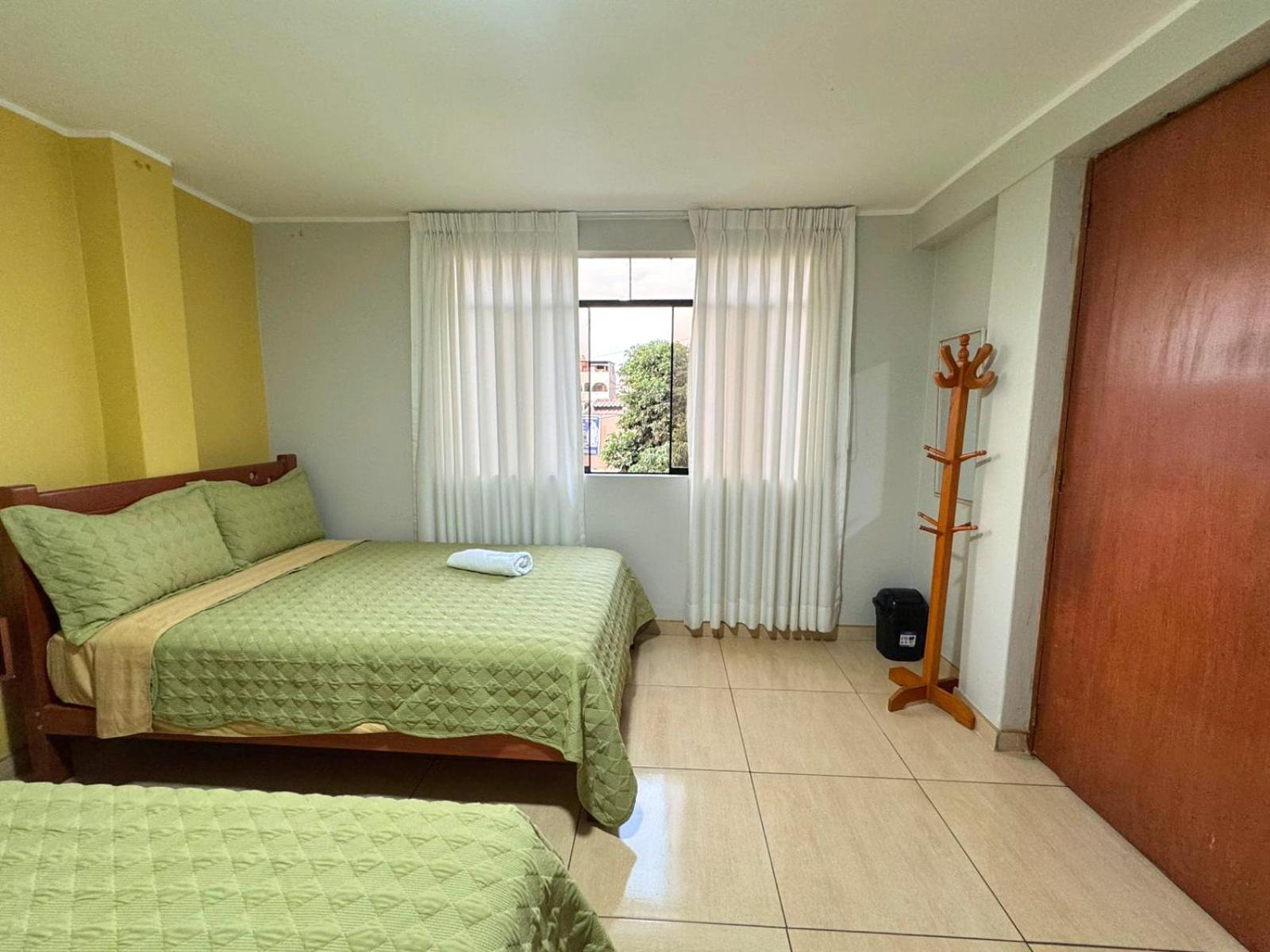 Close To Airport - Free One Time Pickup - A Y J Familia Lima Luaran gambar