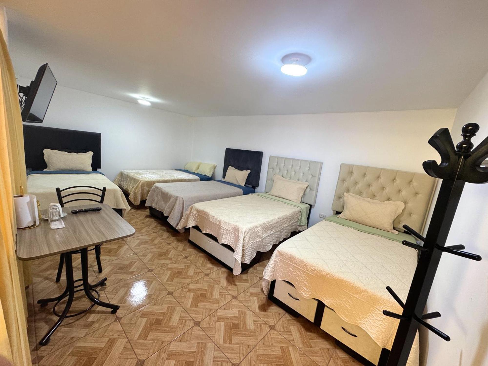 Close To Airport - Free One Time Pickup - A Y J Familia Lima Luaran gambar