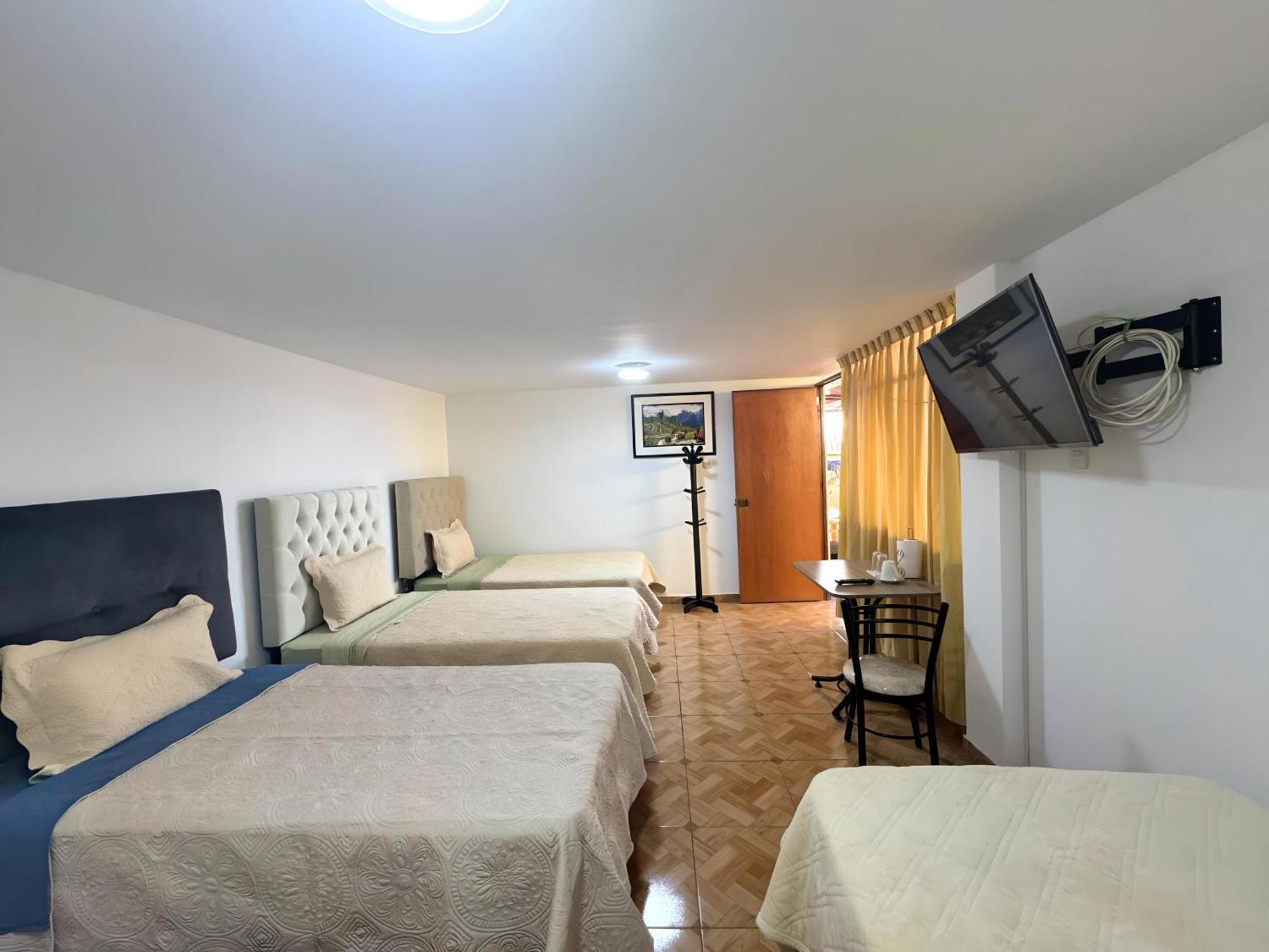 Close To Airport - Free One Time Pickup - A Y J Familia Lima Luaran gambar